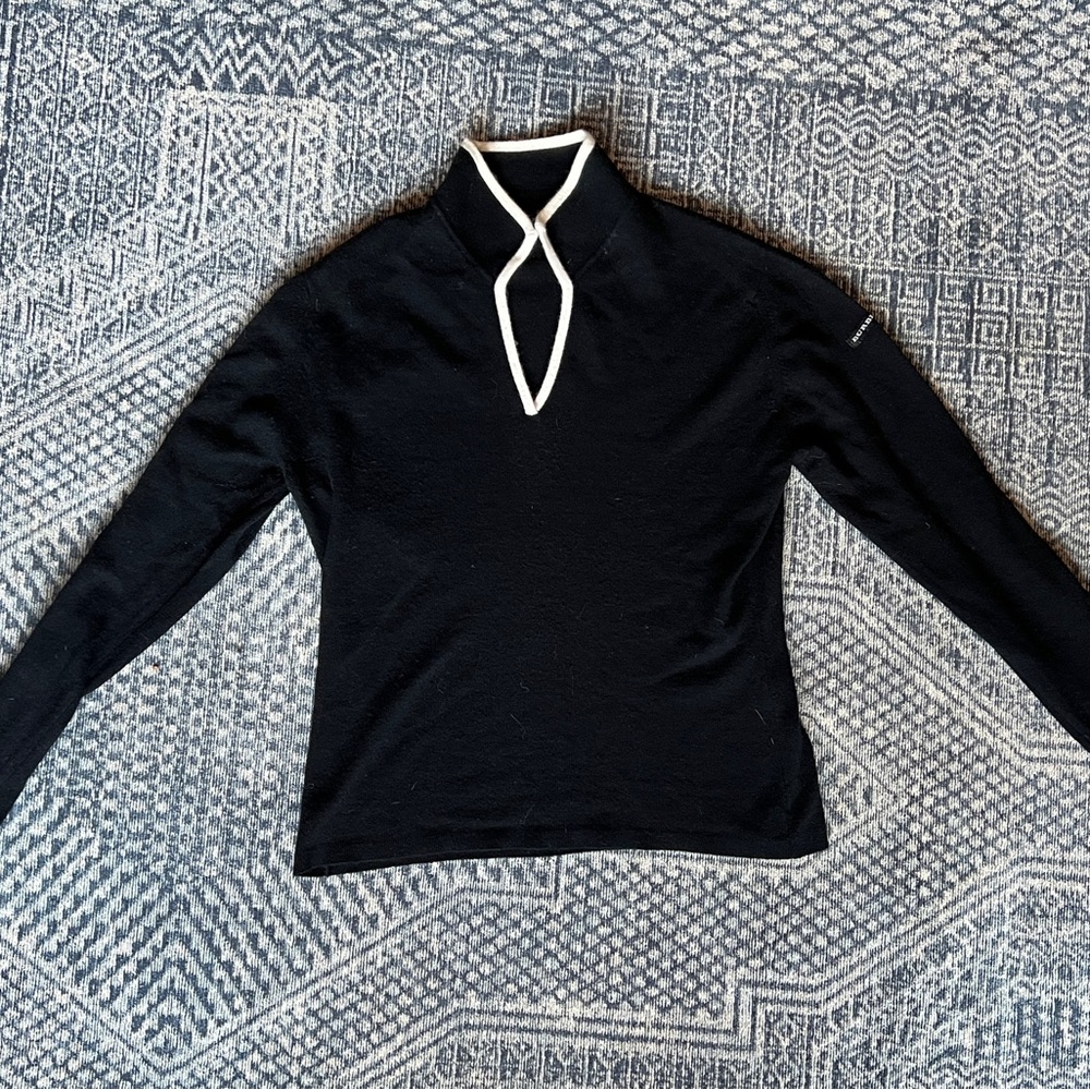Burberry Golf Collared V-neck Black Cashmere in Small